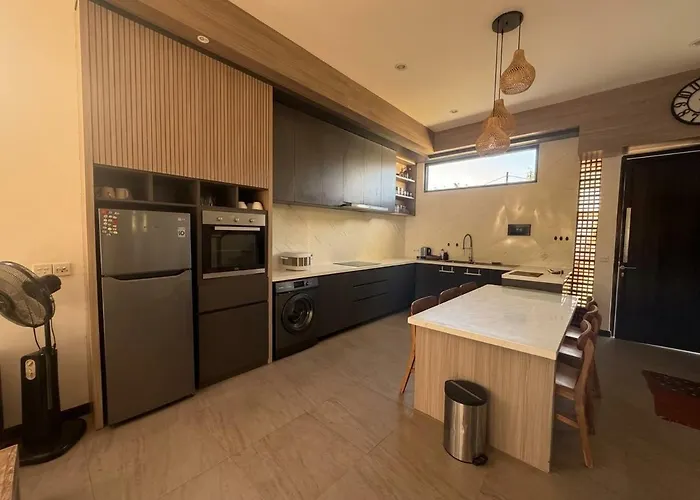 Rafael, 2 Bedrooms And Garden, Uluwatu Center